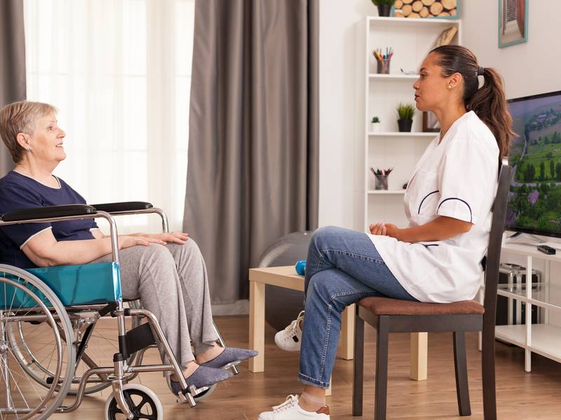 What Are the Benefits of a Home Health Aide?