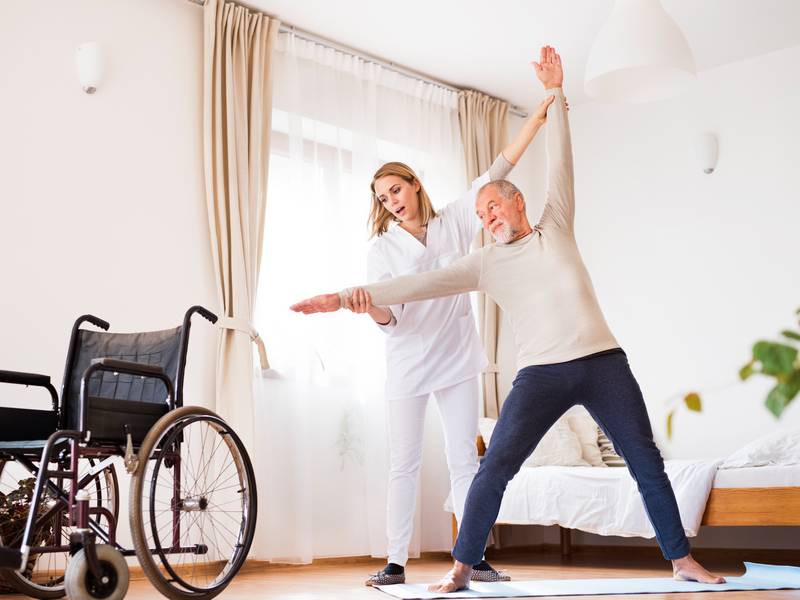 What Qualities Should a Home Health Aide Have?